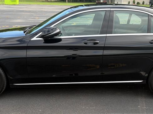 Used 2018 Mercedes-Benz C 300 Sedan image 4