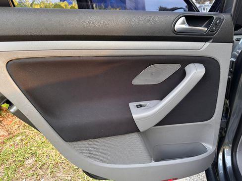 Used 2009 Volkswagen Jetta SE image 17