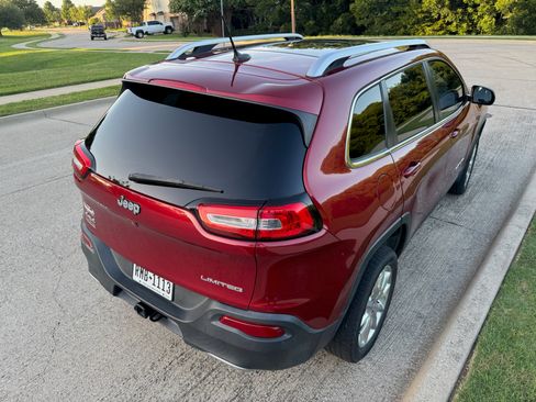 Used 2015 Jeep Cherokee Limited w/ Luxury Group image 6