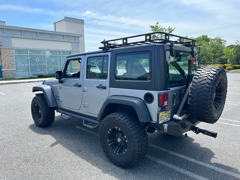 Used 2014 Jeep Wrangler Unlimited Sport w/ Connectivity Group AWD/4WD image 12