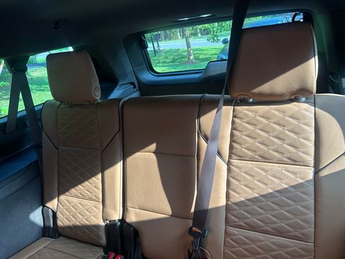 Used 2023 Cadillac Escalade ESV Premium Luxury AWD/4WD image 14