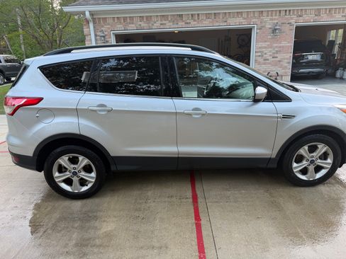 Used 2016 Ford Escape SE w/ SE Leather Comfort Package image 2
