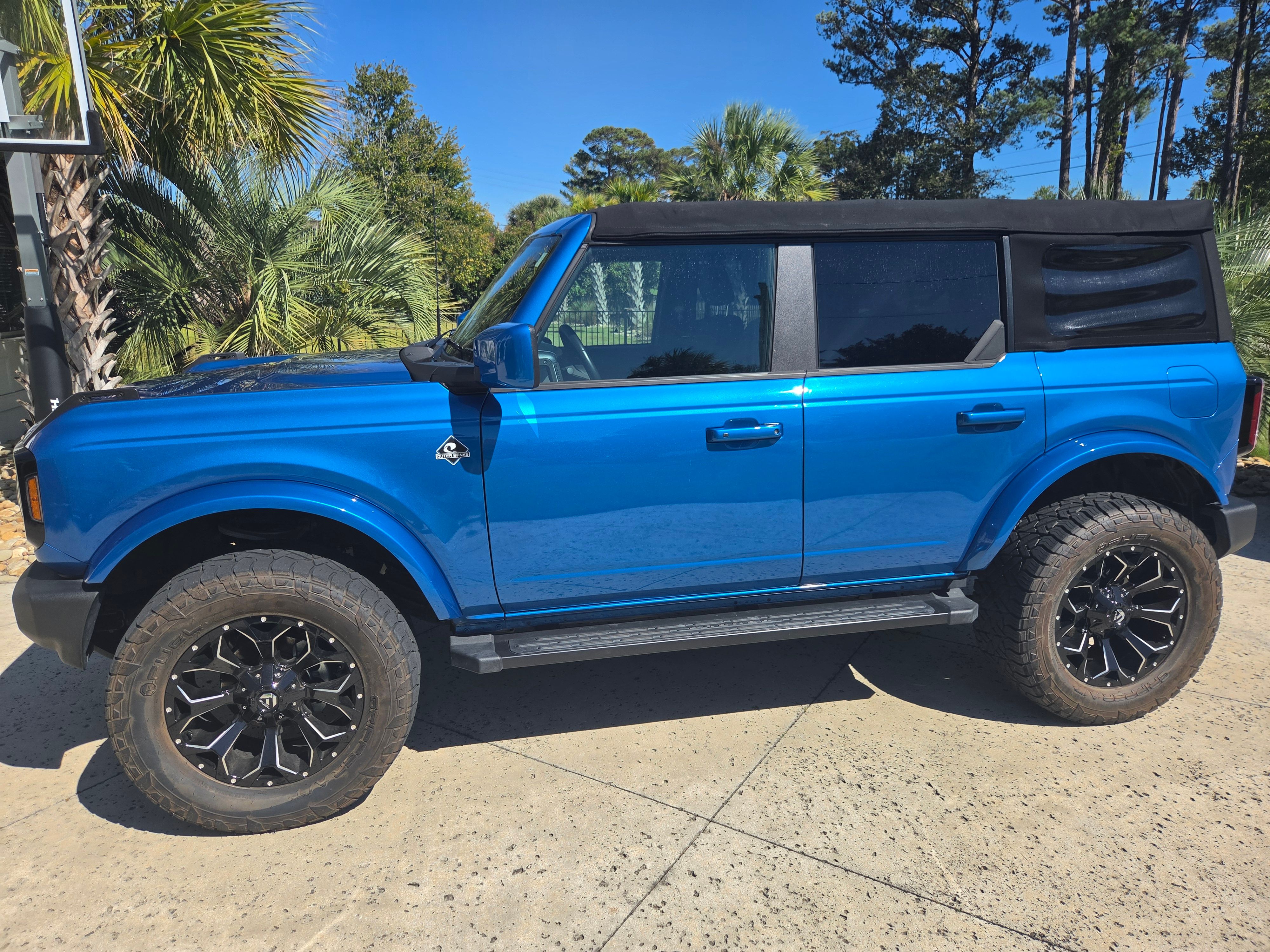 Used 2021 Ford Bronco Outer Banks AWD/4WD image 2