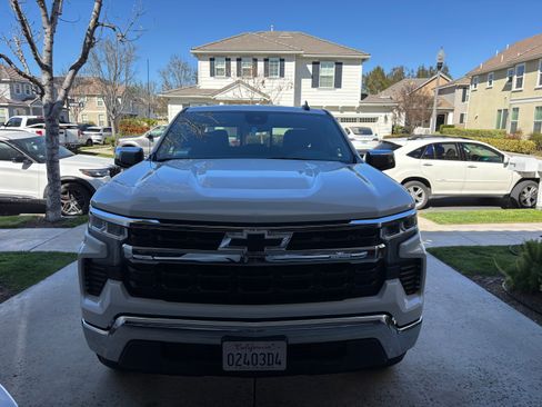 Used 2024 Chevrolet Silverado 1500 LT w/ Convenience Package II RWD image 1