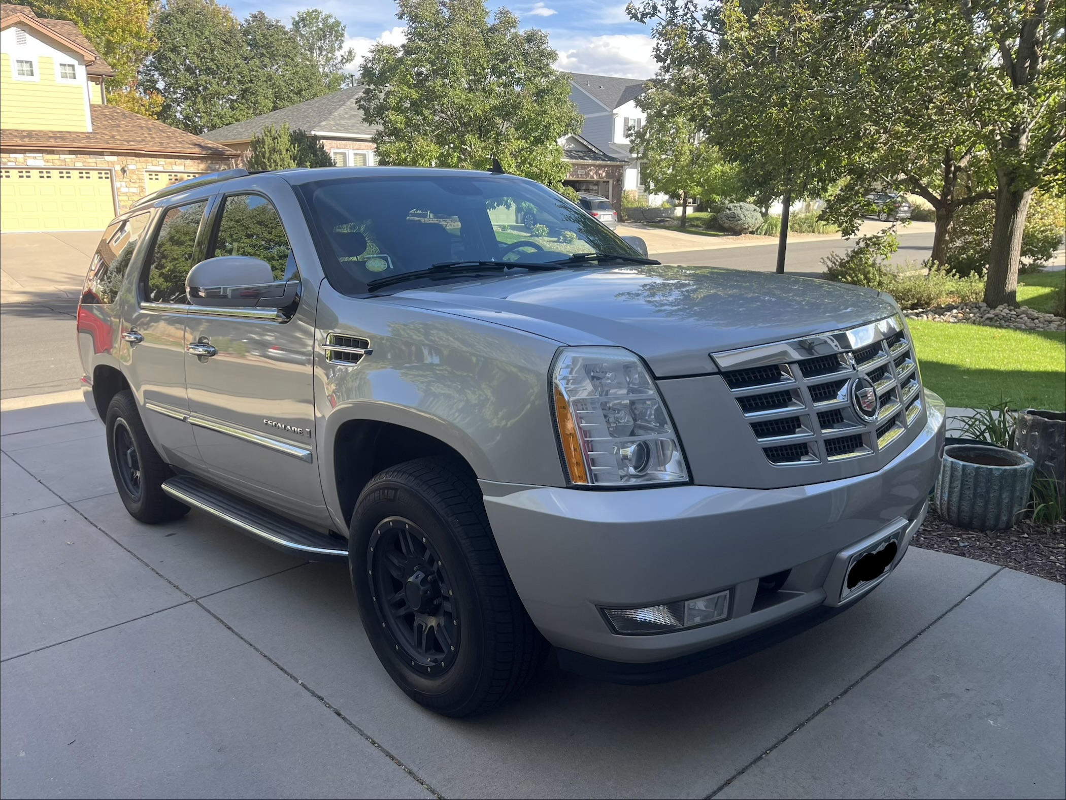 Used 2007 Cadillac Escalade AWD w/ Information Package image 1