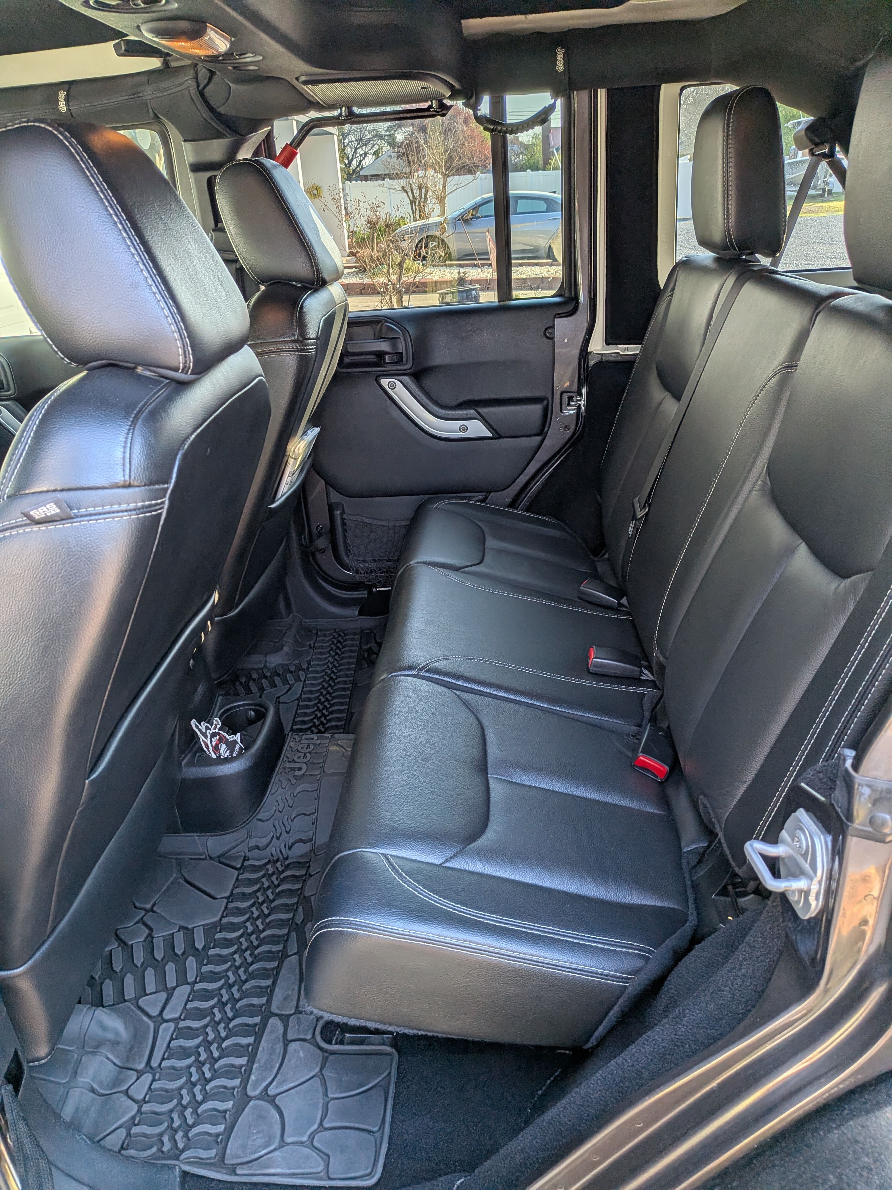 Used 2016 Jeep Wrangler Unlimited Rubicon AWD/4WD image 9