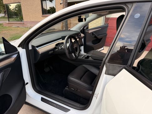 Used 2023 Tesla Model Y Long Range AWD/4WD image 9