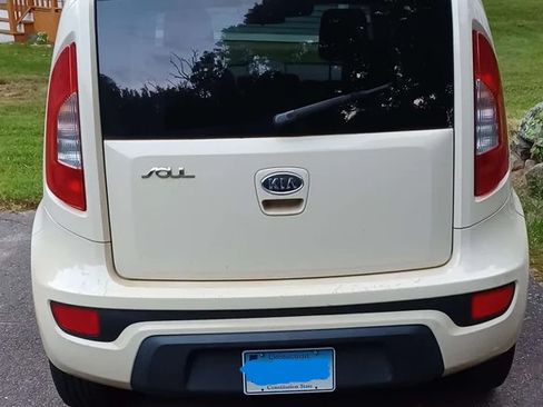 Used 2012 Kia Soul FWD image 2