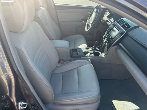 Used 2016 Toyota Camry XLE w/ Convenience Package FWD image 3