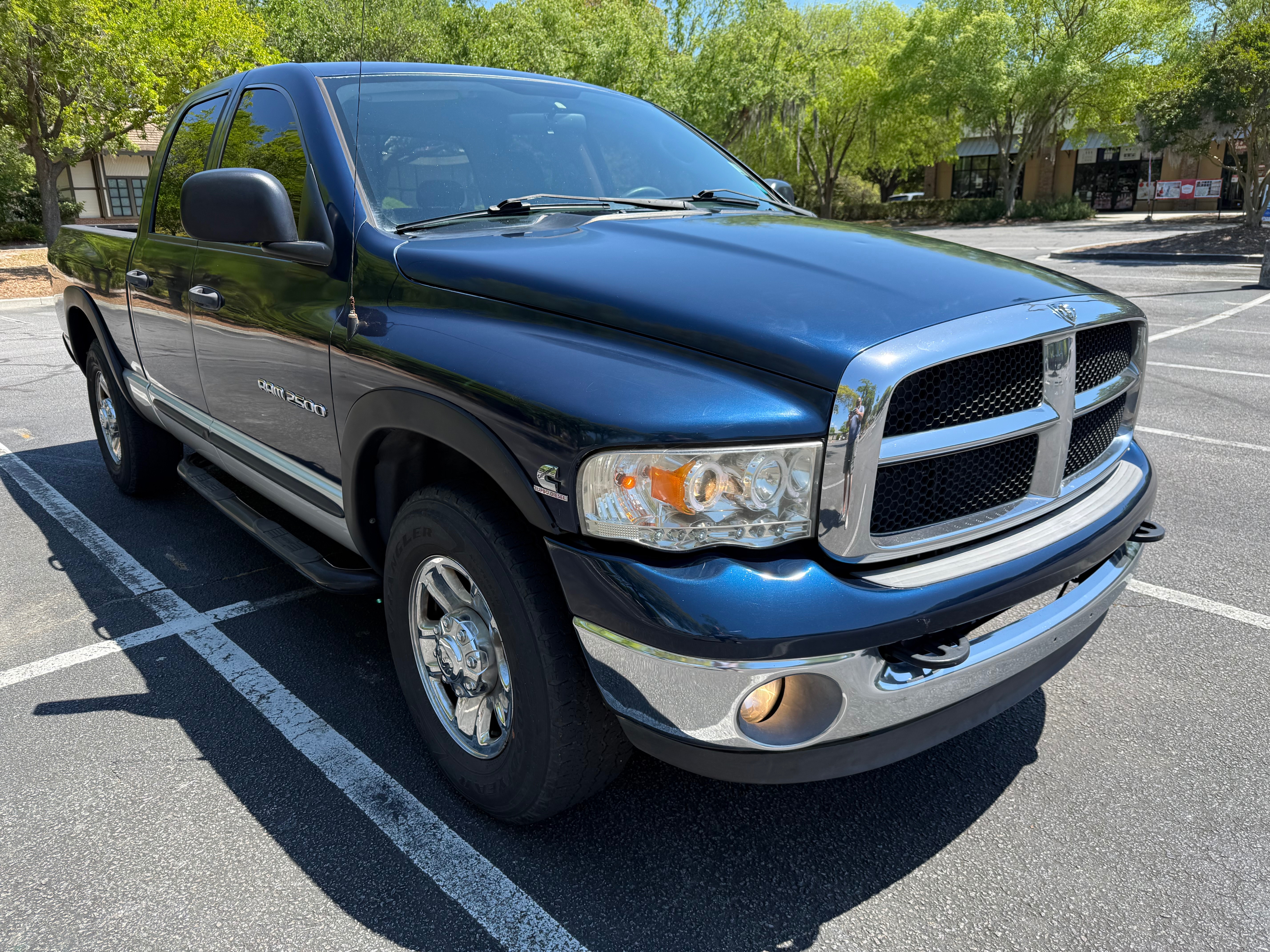 Used 2004 Dodge Ram 2500 Truck SLT w/ Trailer Tow Group RWD image 2