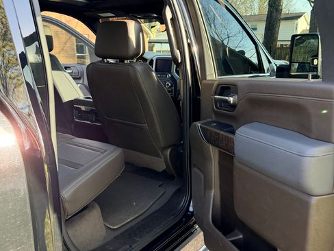 Used 2022 GMC Sierra 3500 Denali w/ Denali Ultimate Package image 16