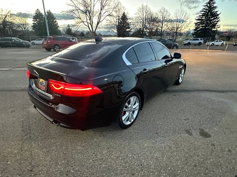 Used 2017 Jaguar XE image 5