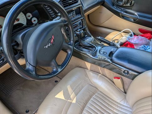 Used 2000 Chevrolet Corvette Coupe w/ Memory Pkg RWD image 9