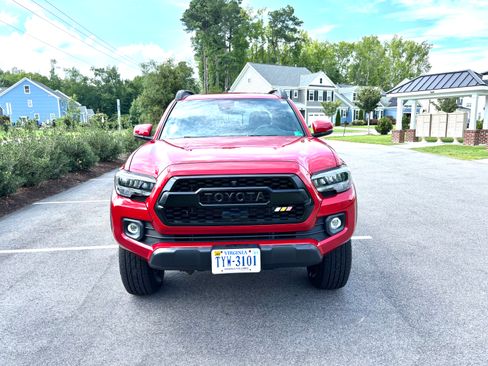 Used 2022 Toyota Tacoma TRD Off-Road w/ Technology Package AWD/4WD image 12