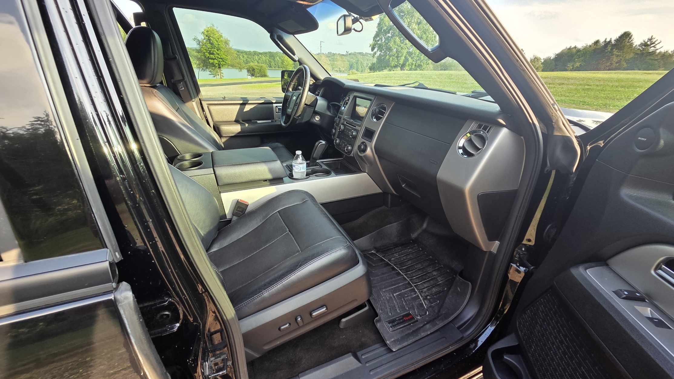 Used 2016 Ford Expedition EL XLT w/ Equipment Group 202A AWD/4WD image 16
