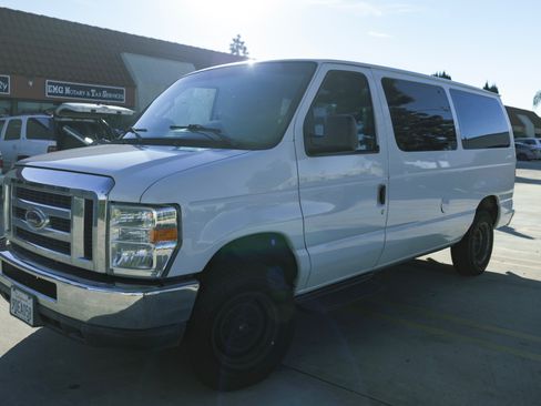 Used 2014 Ford E-150 and Econoline 150 Wagon image 1