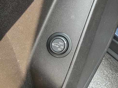 Used 2018 Chevrolet Equinox LT AWD/4WD image 19