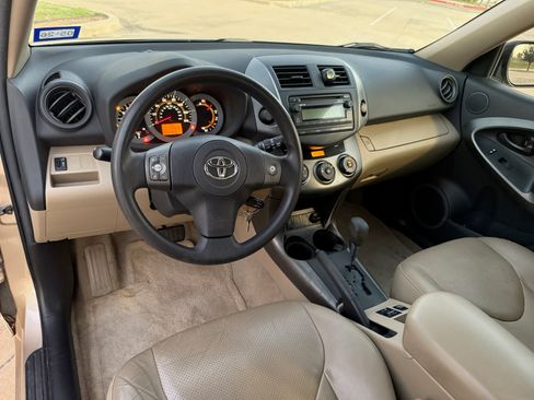 Used 2012 Toyota RAV4 FWD image 11