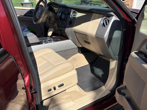 Used 2012 Ford Expedition XLT image 13