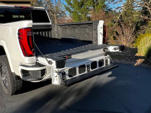 Used 2024 GMC Sierra 3500 Denali w/ Denali Reserve Package image 6