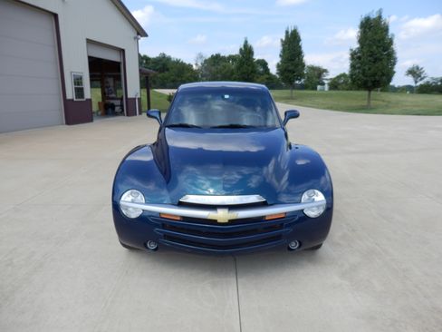 Used 2005 Chevrolet SSR w/ Preferred Equipment Group RWD image 1