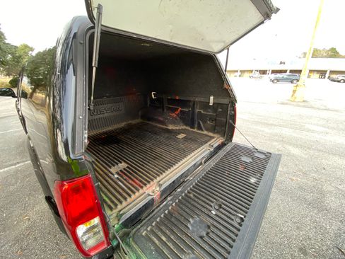 Used 2019 Nissan Frontier SV image 11