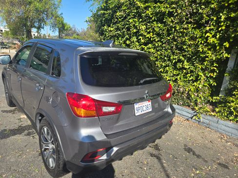 Used 2018 Mitsubishi Outlander Sport LE image 2