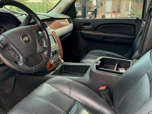 Used 2007 Chevrolet Avalanche LTZ w/ LTZ Preferred Equipment Group image 2