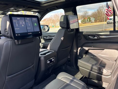 Used 2021 GMC Yukon Denali w/ Denali Premium Package image 23