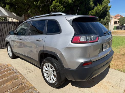 Used 2020 Jeep Cherokee Latitude FWD image 5