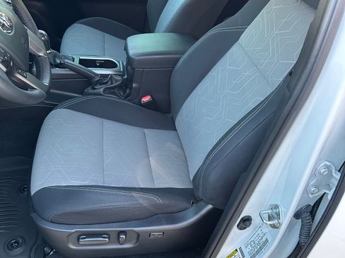 Used 2021 Toyota Tacoma TRD Off-Road w/ Technology Package image 17