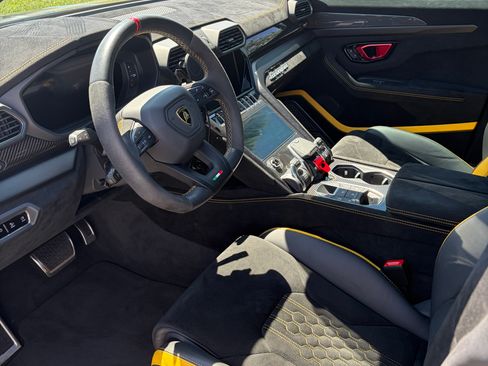 Used 2023 Lamborghini Urus Performante image 6