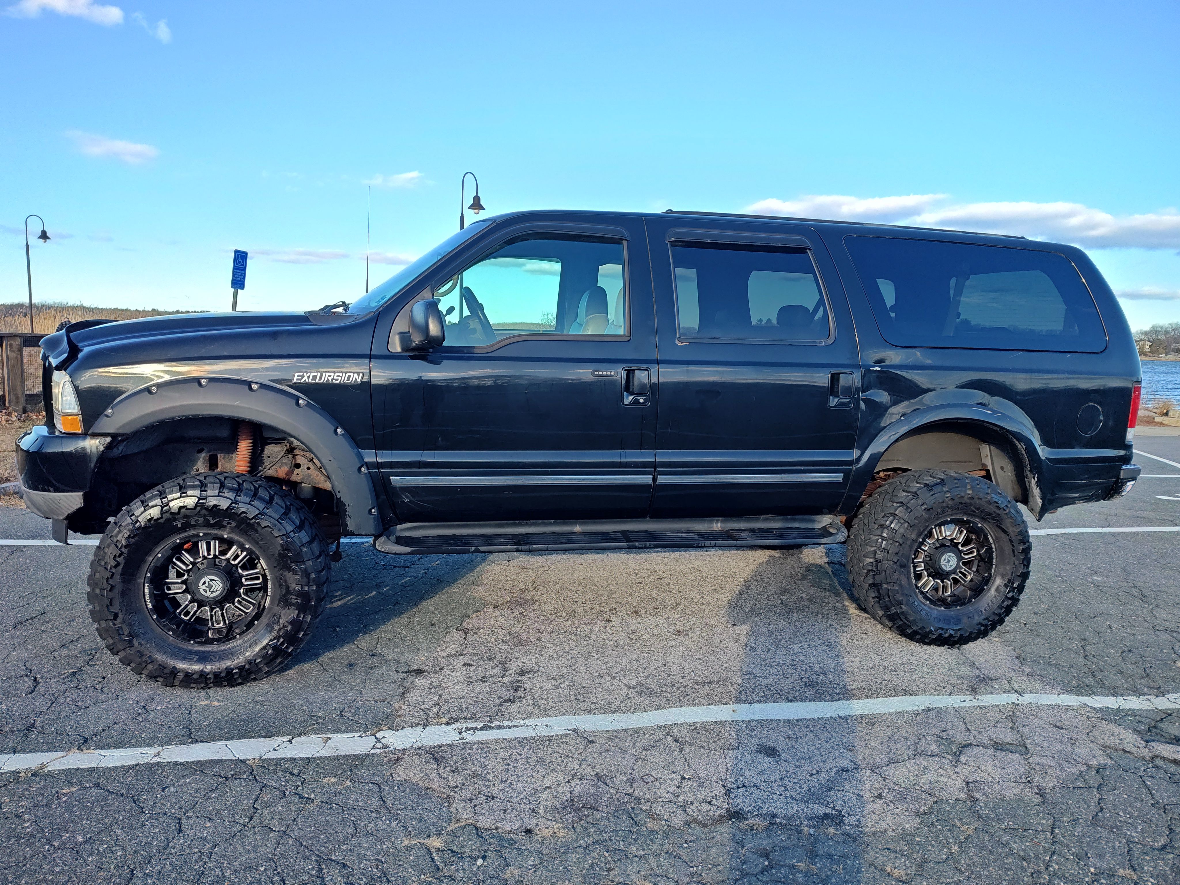 Used 2001 Ford Excursion Limited AWD/4WD image 1