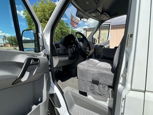 Used 2015 Mercedes-Benz Sprinter 2500 image 16