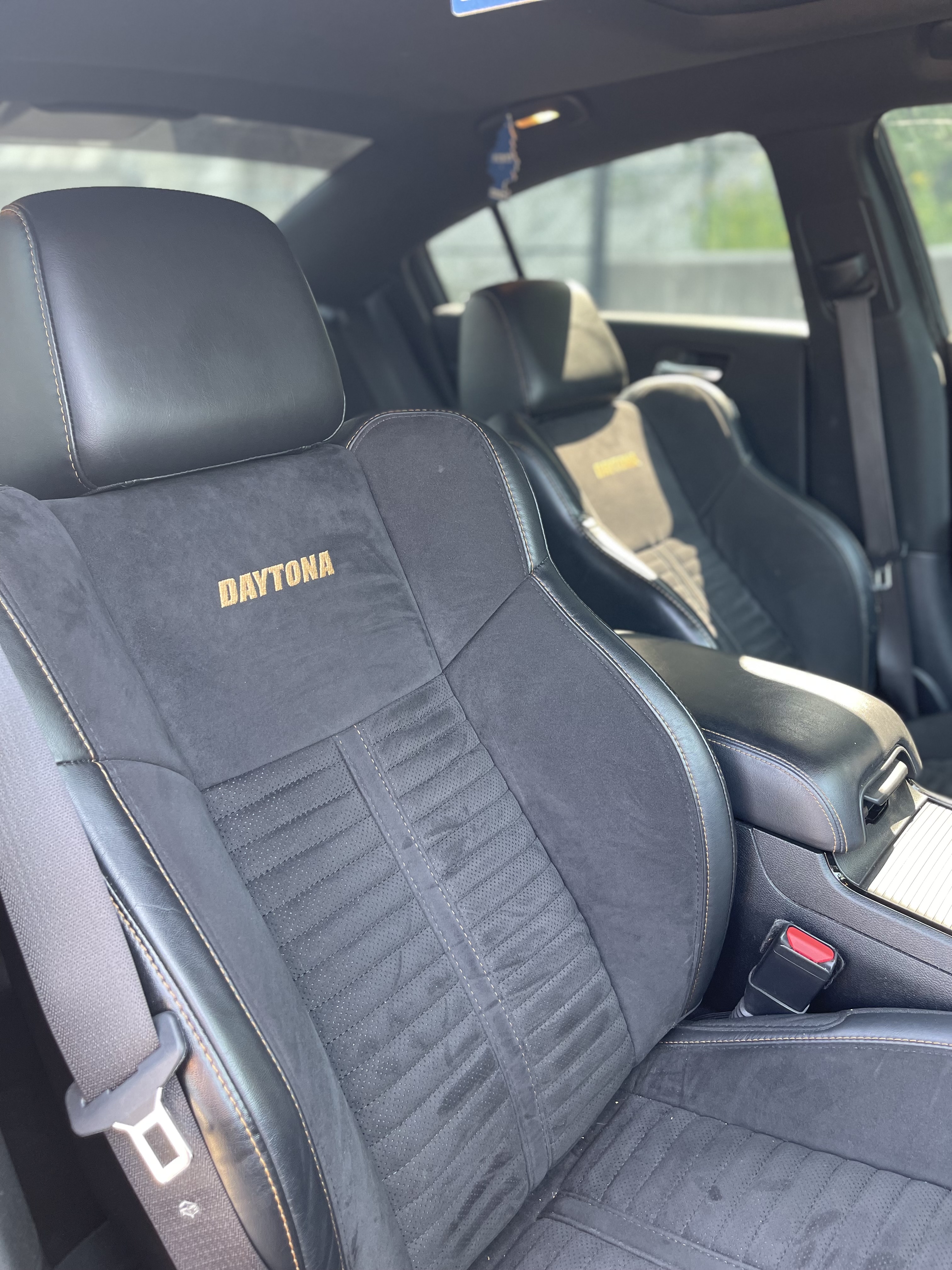 Used 2018 Dodge Charger R/T RWD image 4