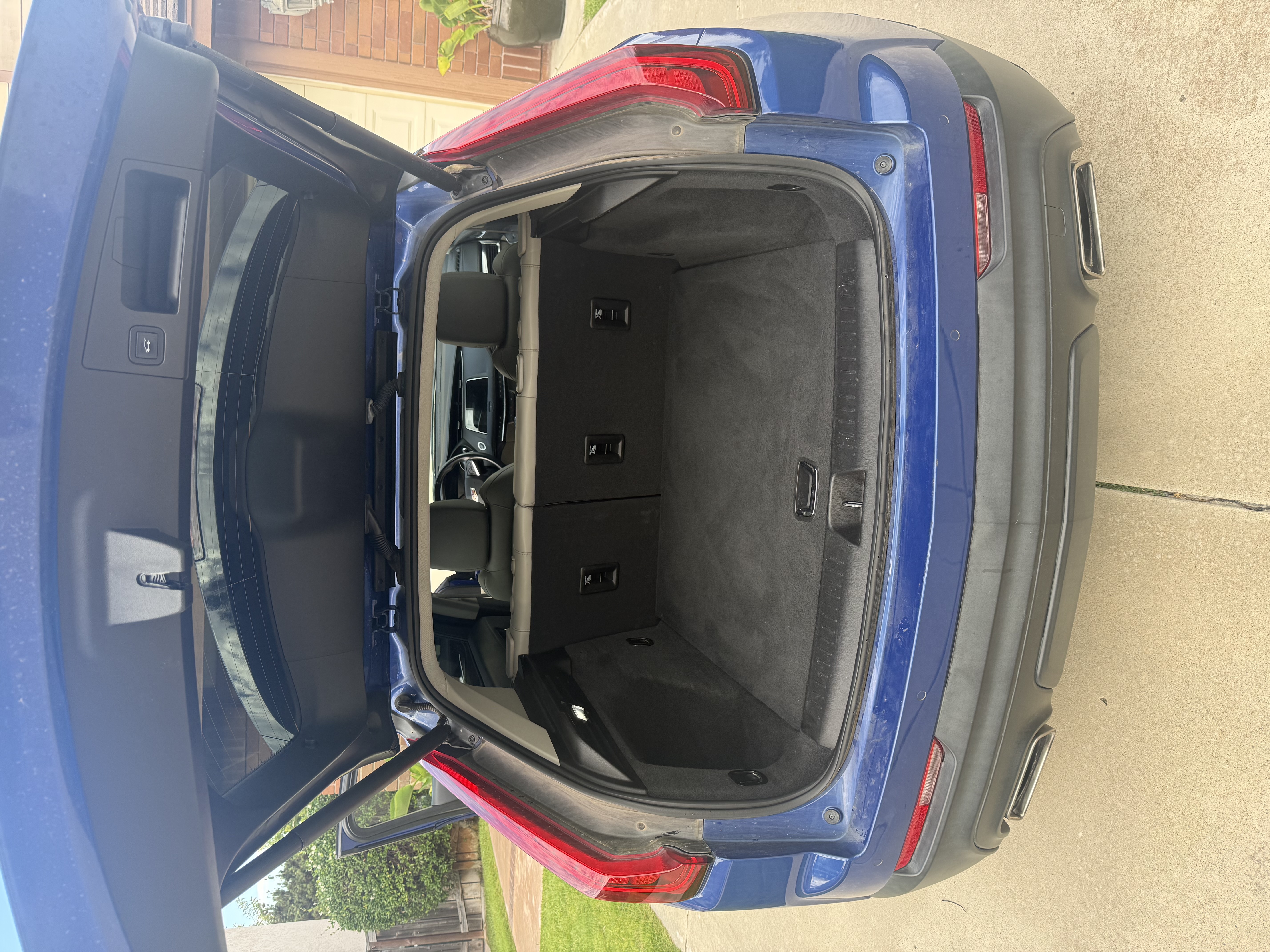 Used 2022 Cadillac XT4 Luxury w/ Driver Awareness Package FWD image 14