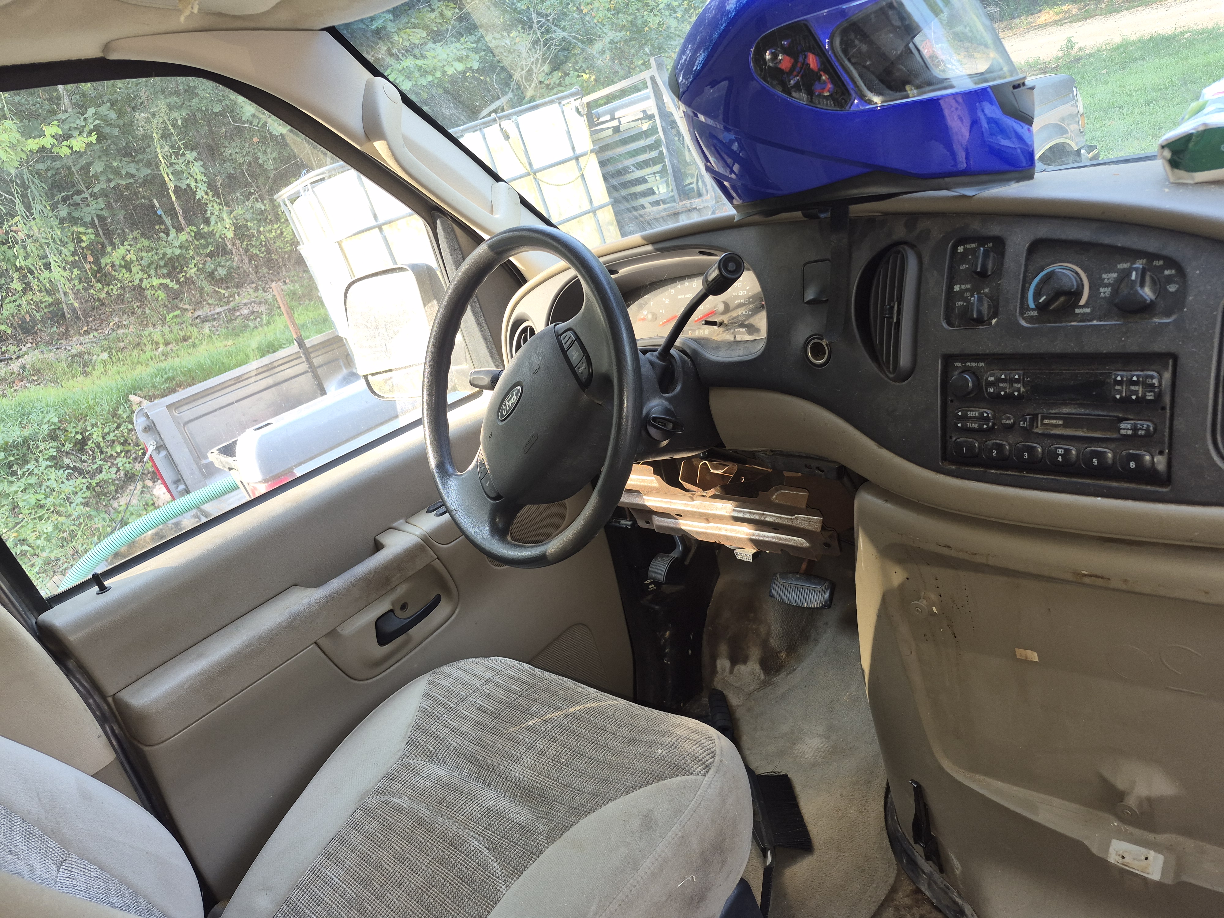 Used 2004 Ford E-350 and Econoline 350 XLT RWD image 10