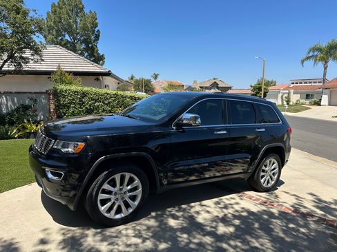 Used 2017 Jeep Grand Cherokee Limited w/ Trailer Tow Group IV AWD/4WD image 2