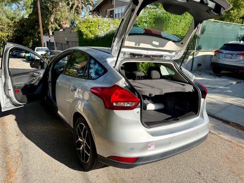 Used 2017 Ford Focus SEL image 4