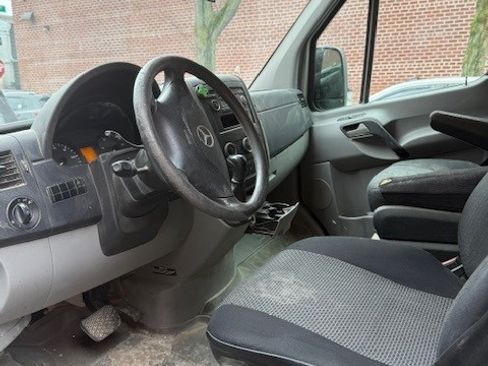Used 2011 Mercedes-Benz Sprinter 2500 image 5