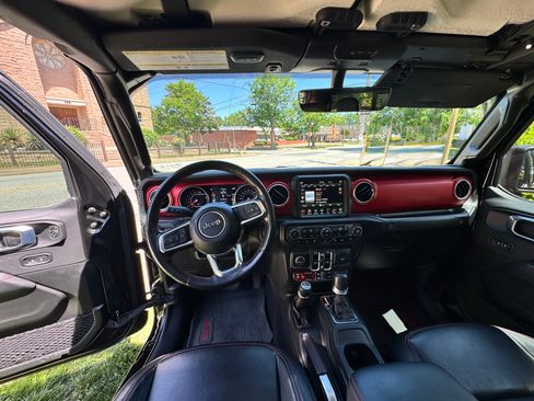 Used 2021 Jeep Gladiator Rubicon AWD/4WD image 13