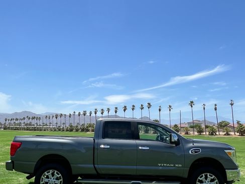 Used 2016 Nissan Titan SL AWD/4WD image 6