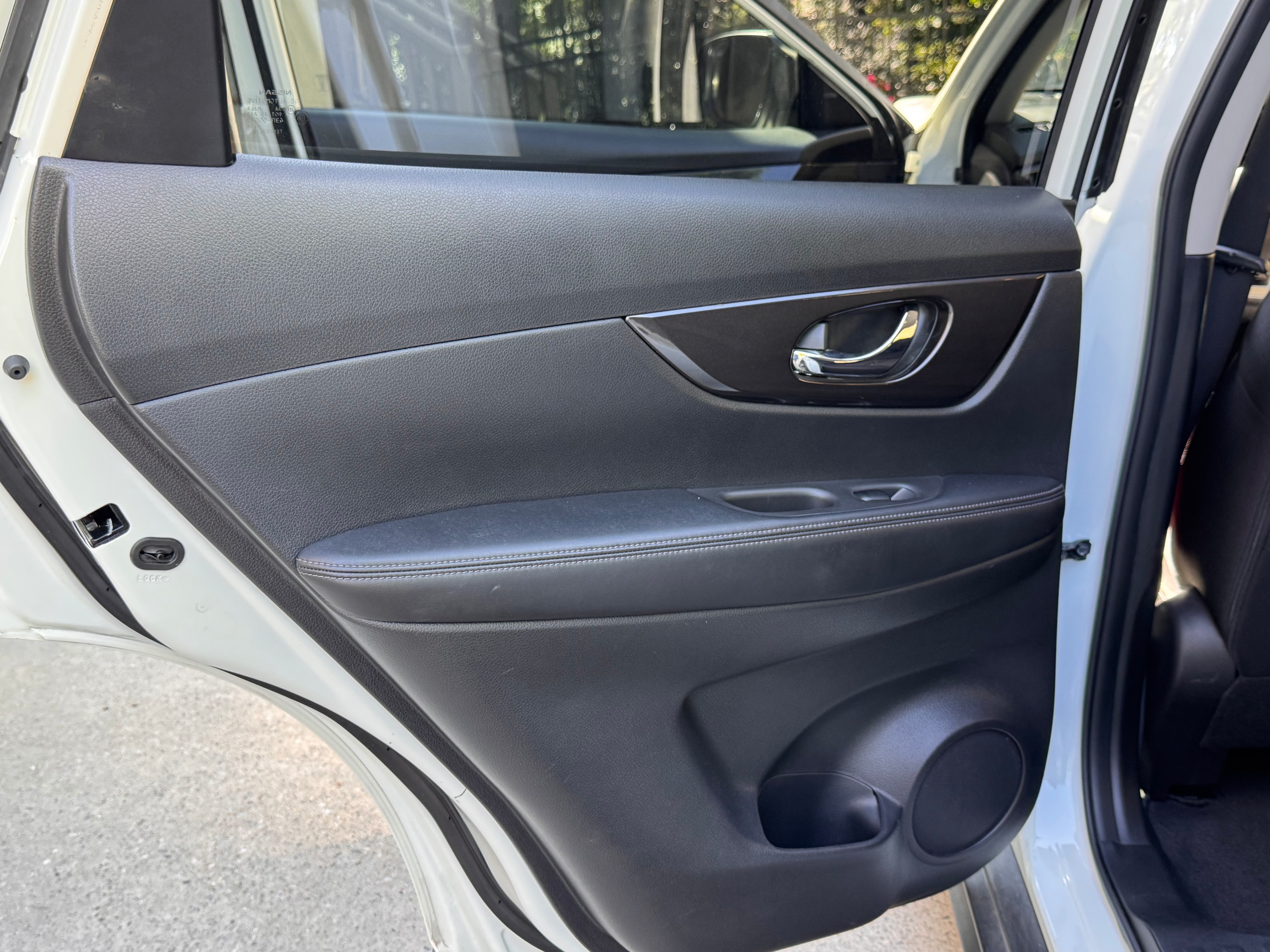 Used 2019 Nissan Rogue SV w/ Premium Package FWD image 14