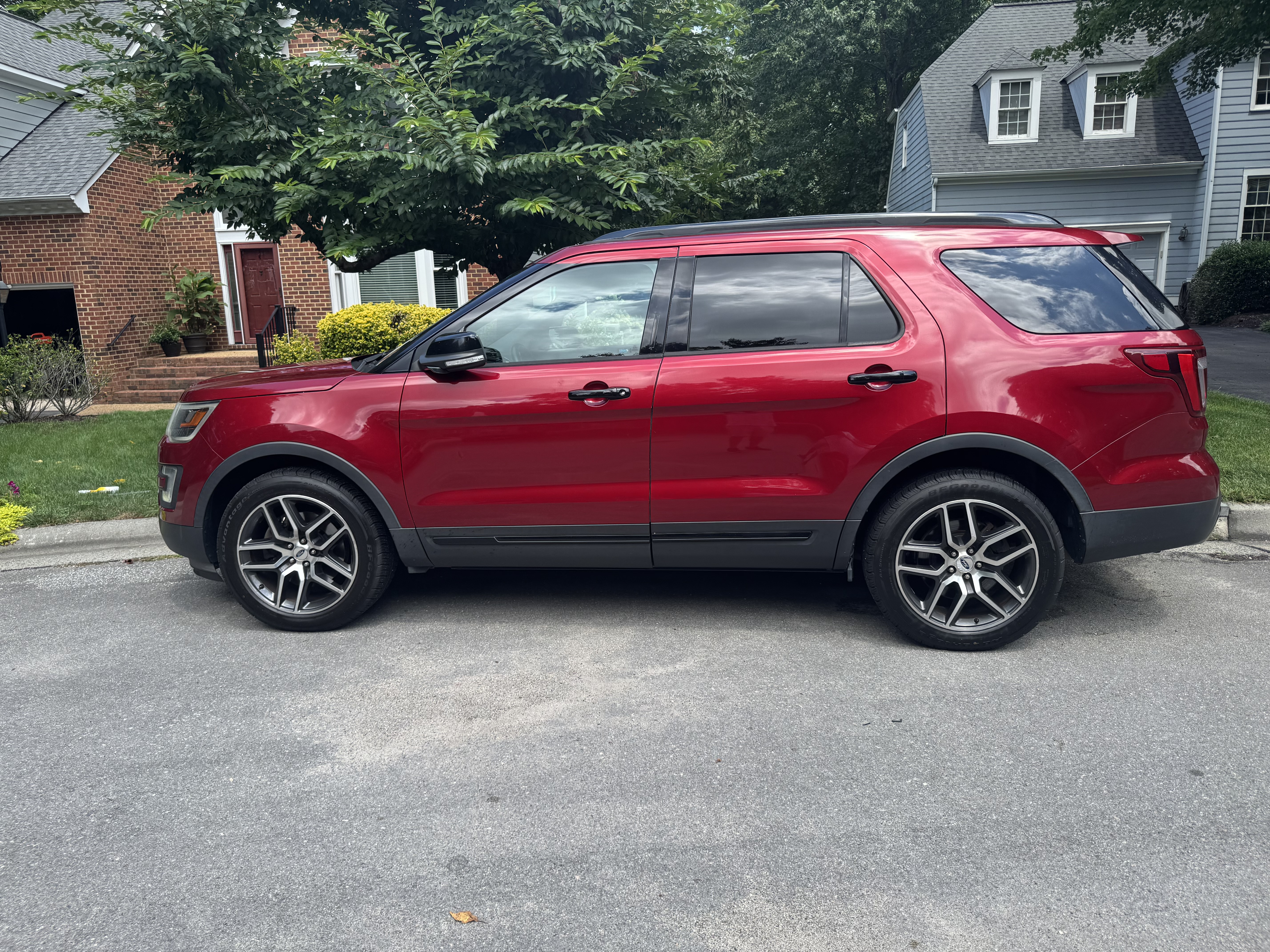 Used 2016 Ford Explorer Sport w/ Equipment Group 401A AWD/4WD image 2