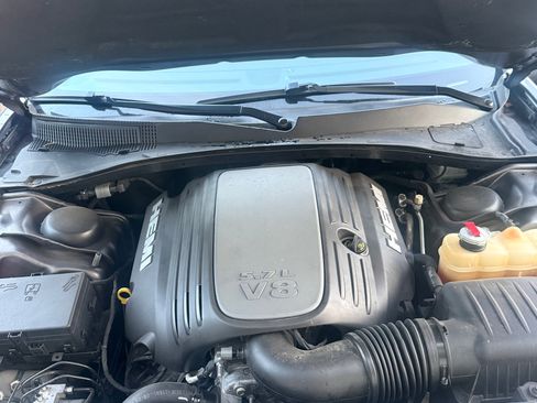 Used 2017 Chrysler 300 C Platinum w/ Safetytec Plus Group RWD image 9