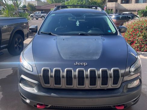 Used 2017 Jeep Cherokee Trailhawk image 1