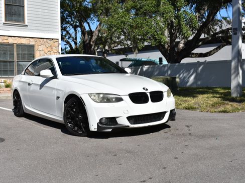 Used 2010 BMW 335i Convertible image 20