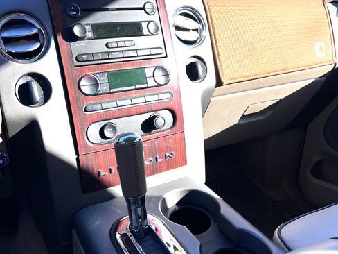 Used 2006 Lincoln Mark LT 4x4 image 8