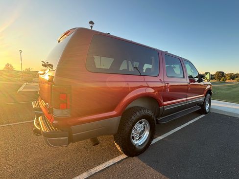 Used 2002 Ford Excursion XLT image 2