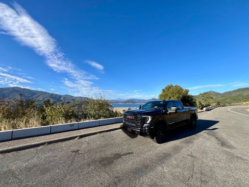 Used 2024 GMC Sierra 2500 AT4 w/ AT4 Premium Plus Package image 11